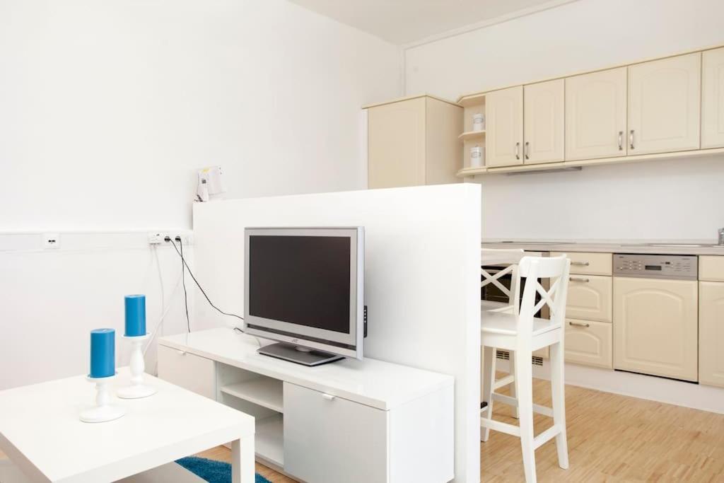 Exclusive 2-Room Souterrain Apartment Нюрнберг Экстерьер фото