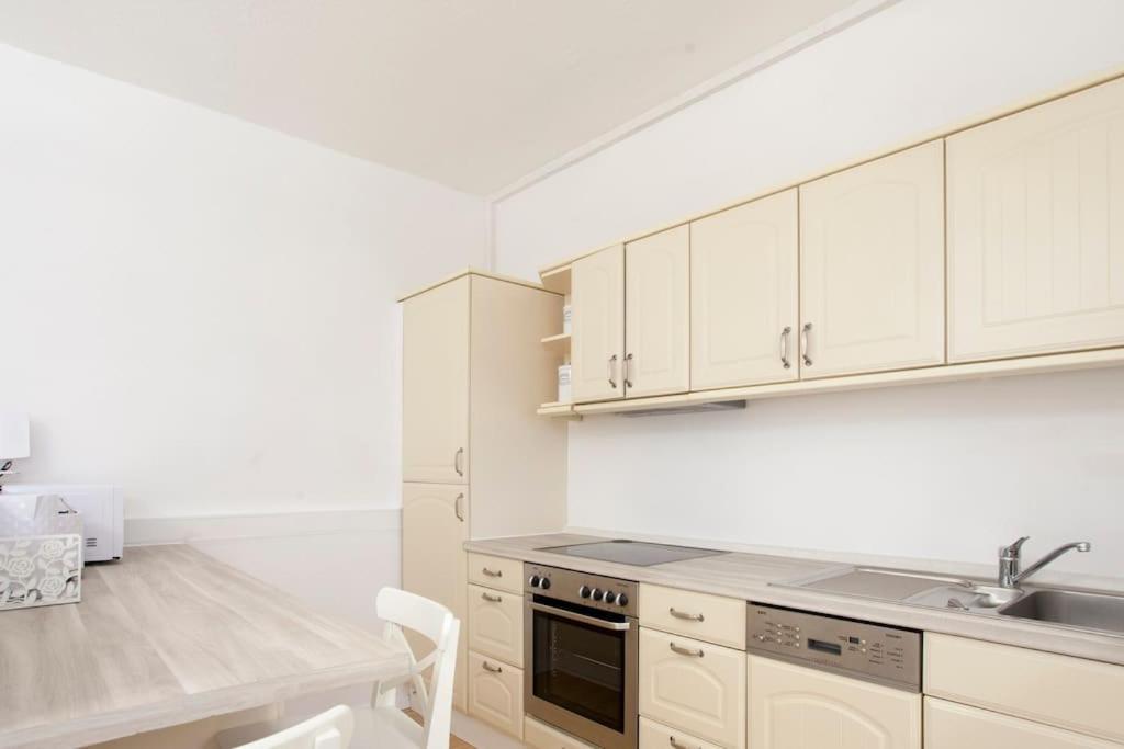 Exclusive 2-Room Souterrain Apartment Нюрнберг Экстерьер фото
